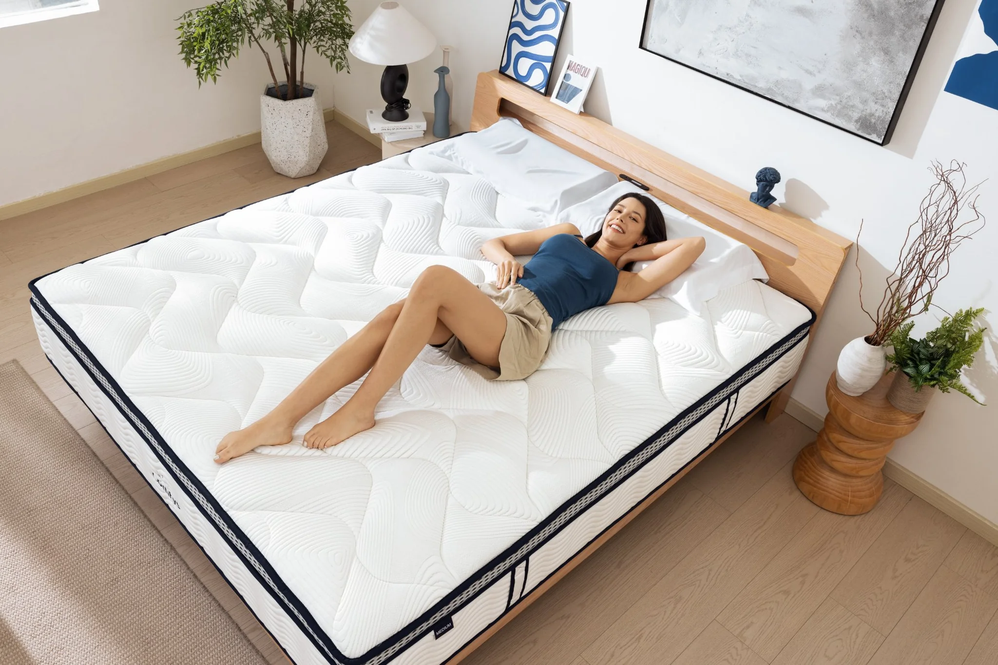 alt="Comfys Mattress with user"